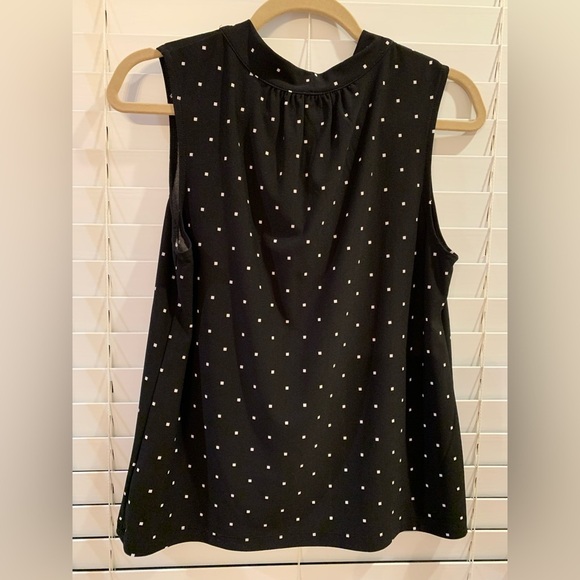 Talbots Outlet Sleeveless Top With Black And White Print With Tie Front PM - Picture 2 of 6